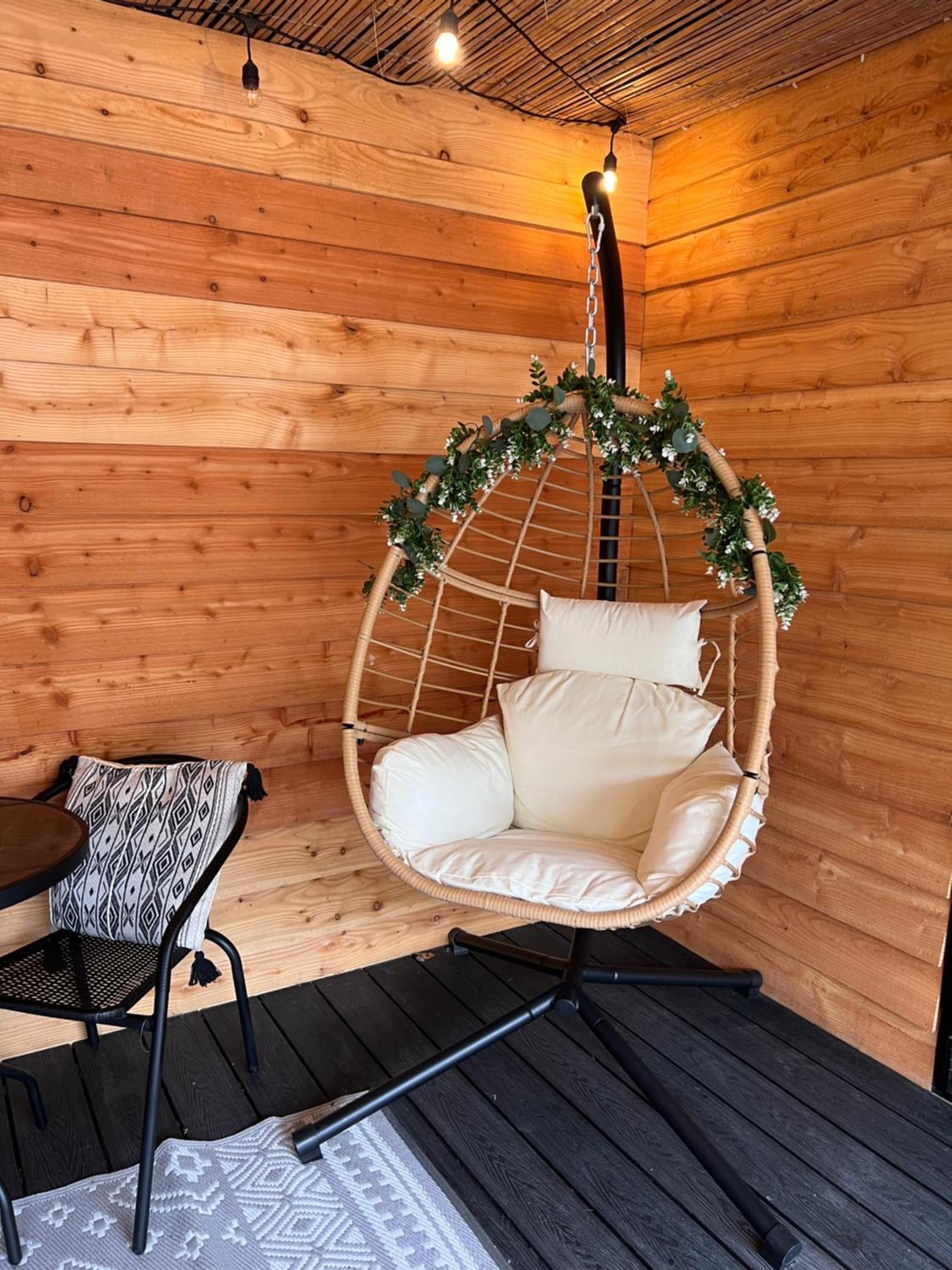 Luxury Courtyard Studio In Llangollen Exterior foto